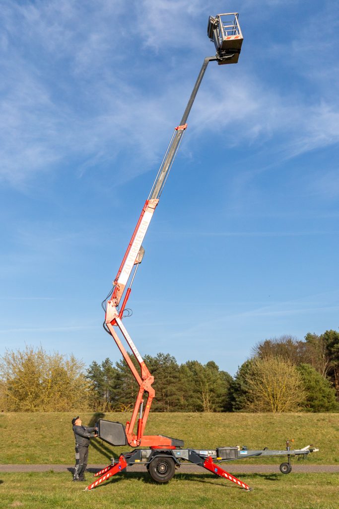 Dino 160 XT Anhänger Arbeitsbühne